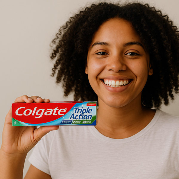 Pasta de dientes triple acción sabor menta intenso Colgate (75 ml) - Imagen 3