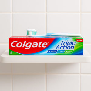 Pasta de dientes triple acción sabor menta intenso Colgate (75 ml)